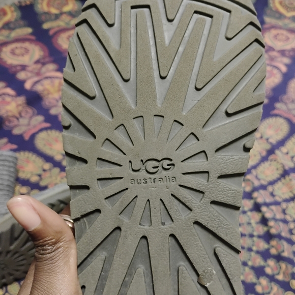 SOLD-UGG Boots 🩶 - Picture 6 of 7